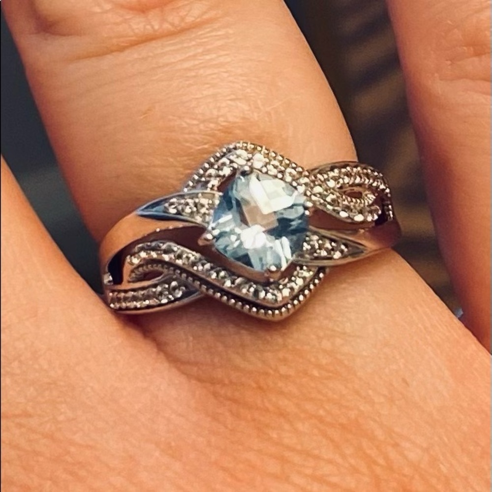 Sterling silver blue topaz stone size 7